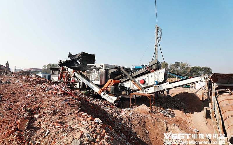 Crawler mobile crusher for construction waste.jpg